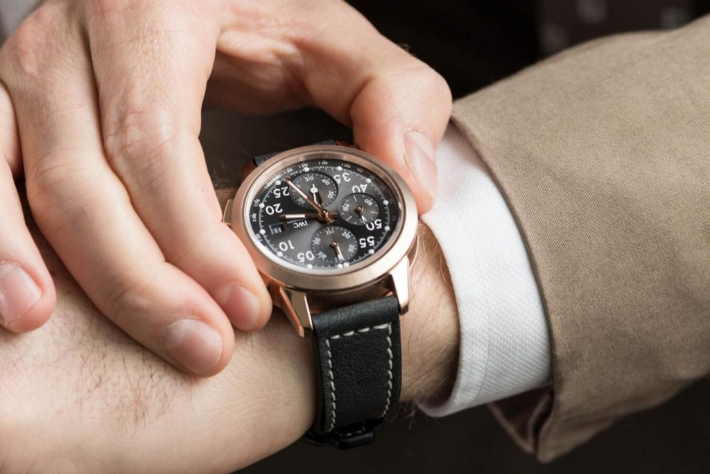 The grey dial fake watch is designed for men.